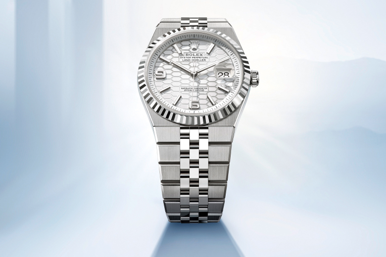 rolex-the-land-dweller-cover_m127334-0001_2503stojan_001-portrait